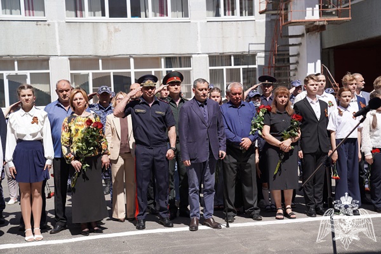 В школе № 36 города Курска, в рамках Всероссийского образовательного проекта торжественно, открыли «Парту Героя»