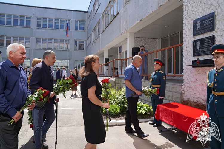 В школе № 36 города Курска, в рамках Всероссийского образовательного проекта торжественно, открыли «Парту Героя»