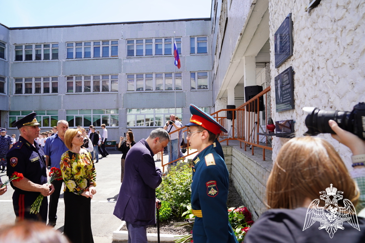 В школе № 36 города Курска, в рамках Всероссийского образовательного проекта торжественно, открыли «Парту Героя»