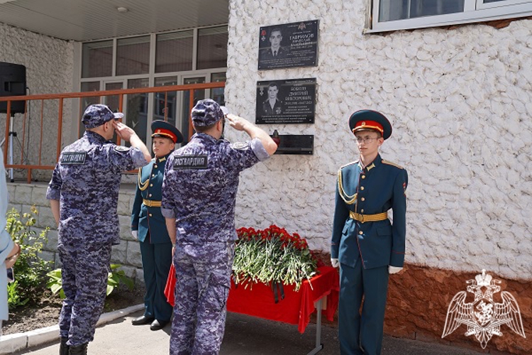 В школе № 36 города Курска, в рамках Всероссийского образовательного проекта торжественно, открыли «Парту Героя»
