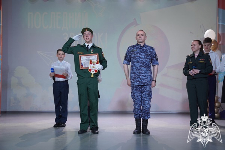 В Курске в подшефных классах Росгвардии прозвенел  последний звонок 
