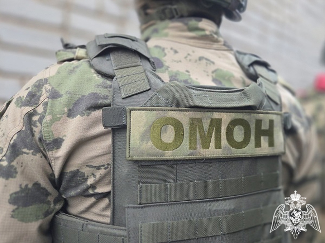 Спецназ росгвардии в Курске задержал двоих мужчин, подозреваемых в мошенничестве (ВИДЕО)