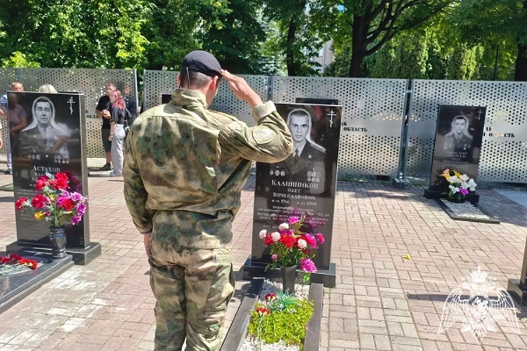 В Курске почтили память бойцов ОМОН, погибших при исполнении служебного долга в Ингушетии