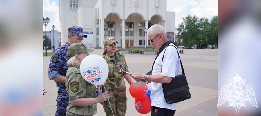 В Курске росгвардейцы присоединились к всероссийской акции «Российский триколор»
