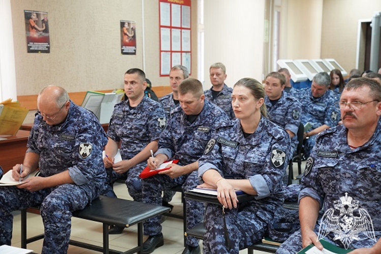 В Центре лицензионно-разрешительной работы Управления Росгвардии по Курской области подвели итоги служебной деятельности за пять месяцев 2026 года