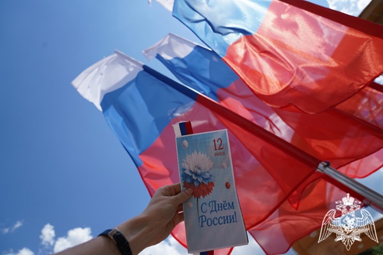 В Курске росгвардейцы присоединились к всероссийской акции «Российский триколор»