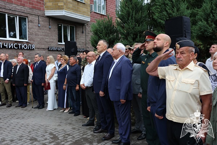 Сотрудники и военнослужащие Управления Росгвардии по Курской области приняли участие в церемонии  открытия мурала 