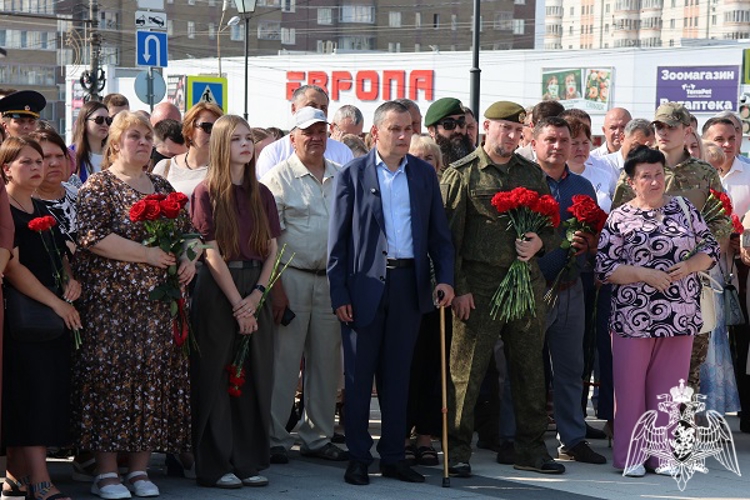 В Курске росгвардейцы приняли участие в митинге, посвященном второй годовщине вторжения ВСУ на территорию области