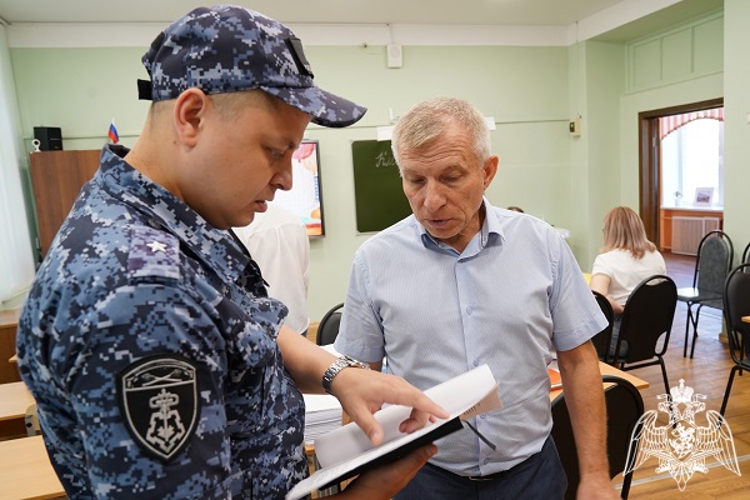 Росгвардейцы проверили безопасность 270 образовательных учреждений Курска и Курской области 