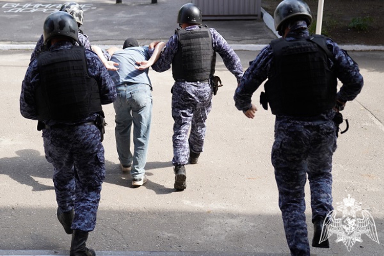 Росгвардейцы в составе межведомственной комиссии проверили обеспечение безопасности в школах Курска