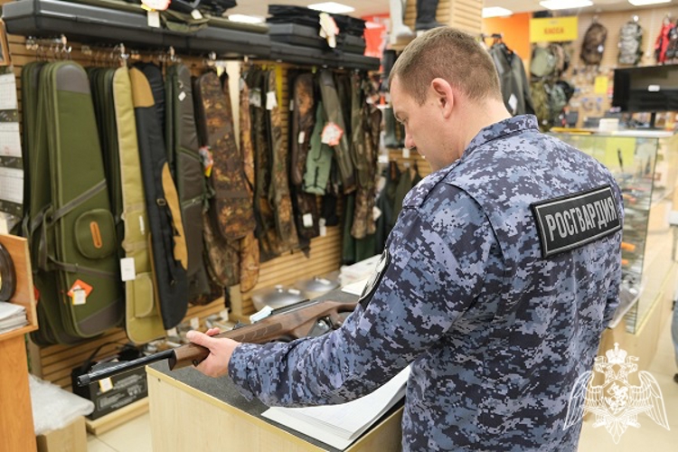 За прошедшую неделю росгвардейцы Курской области проверили 85 владельцев оружия 