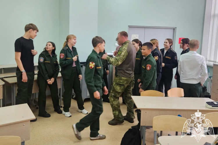 «Непобеждённый»: уроки мужества и физическая подготовка для подшефных классов Росгвардии в Курске