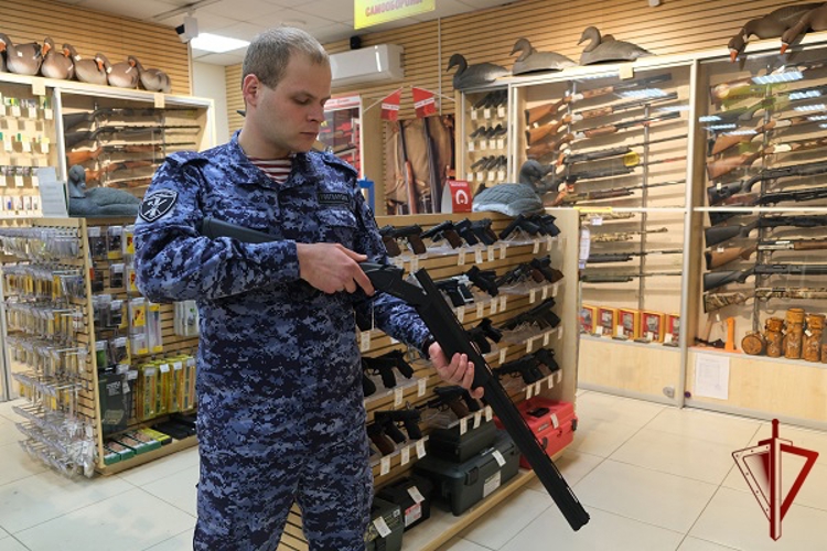 За прошедшую неделю росгвардейцы Курской области проверили более 130 владельцев оружия и 15 юридических лиц