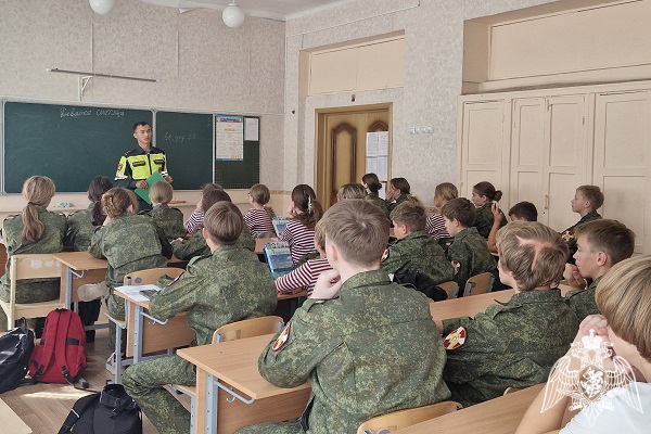 Росгвардейцы в Курске провели тематические занятия для кадетов подшефных классов