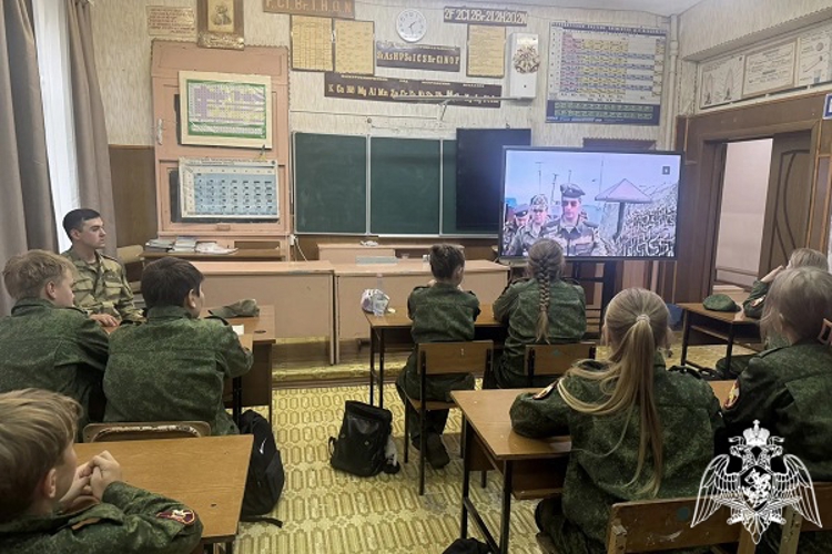 «Непобеждённый»: уроки мужества и физическая подготовка для подшефных классов Росгвардии в Курске