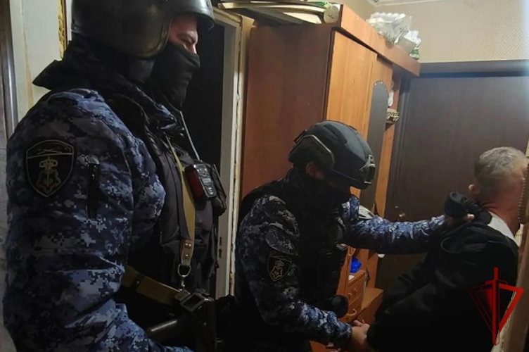 В Курске росгвардейцы задержали мужчину, напавшего с ножом на сестру